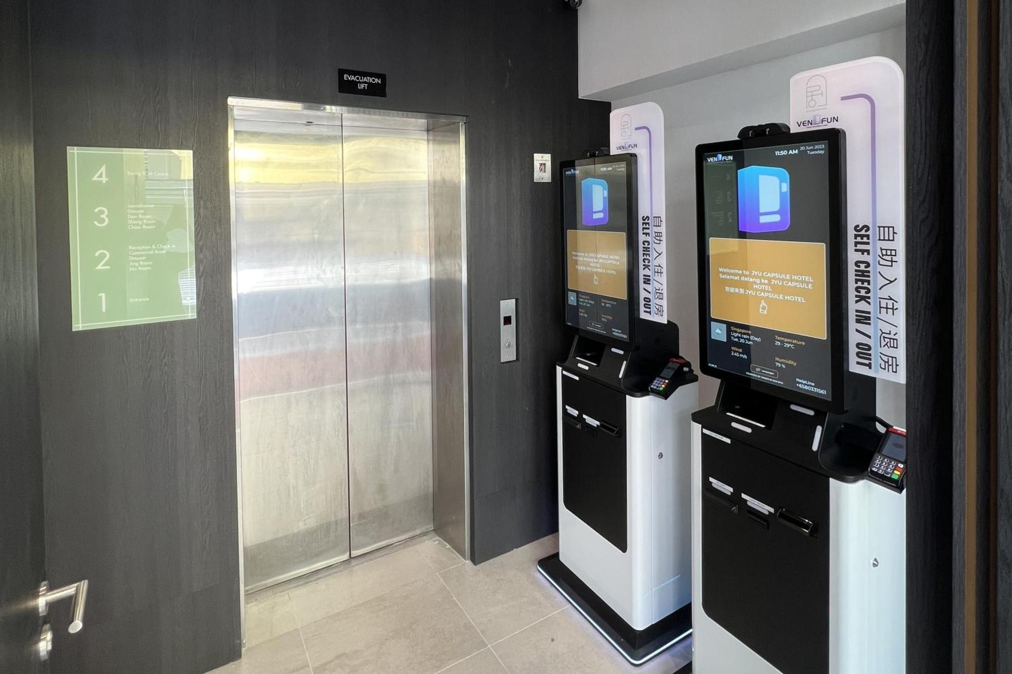 Jyu Capsule Hotel สิงคโปร์ ภายนอก รูปภาพ
